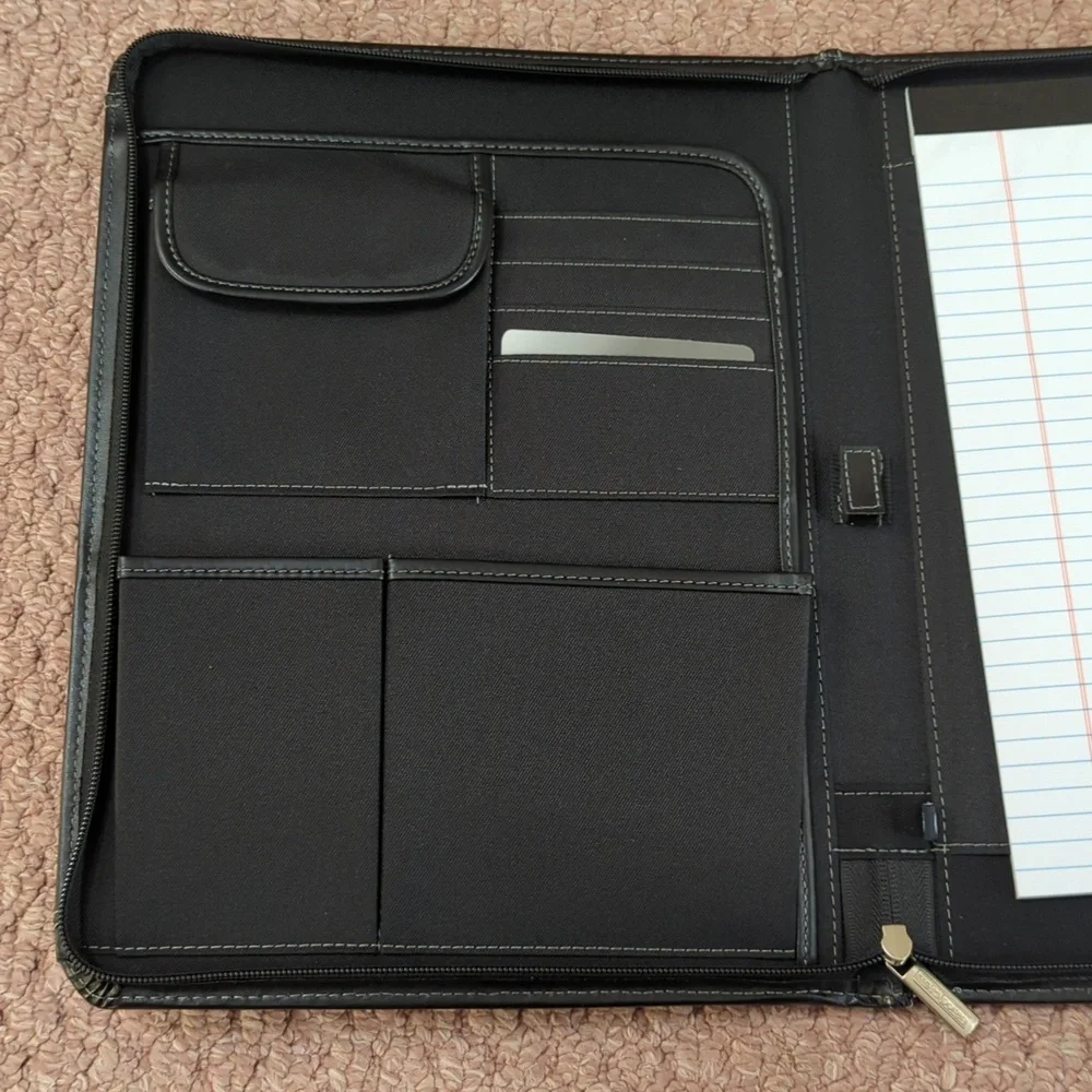 NIB Penn State pocketed zippered binder